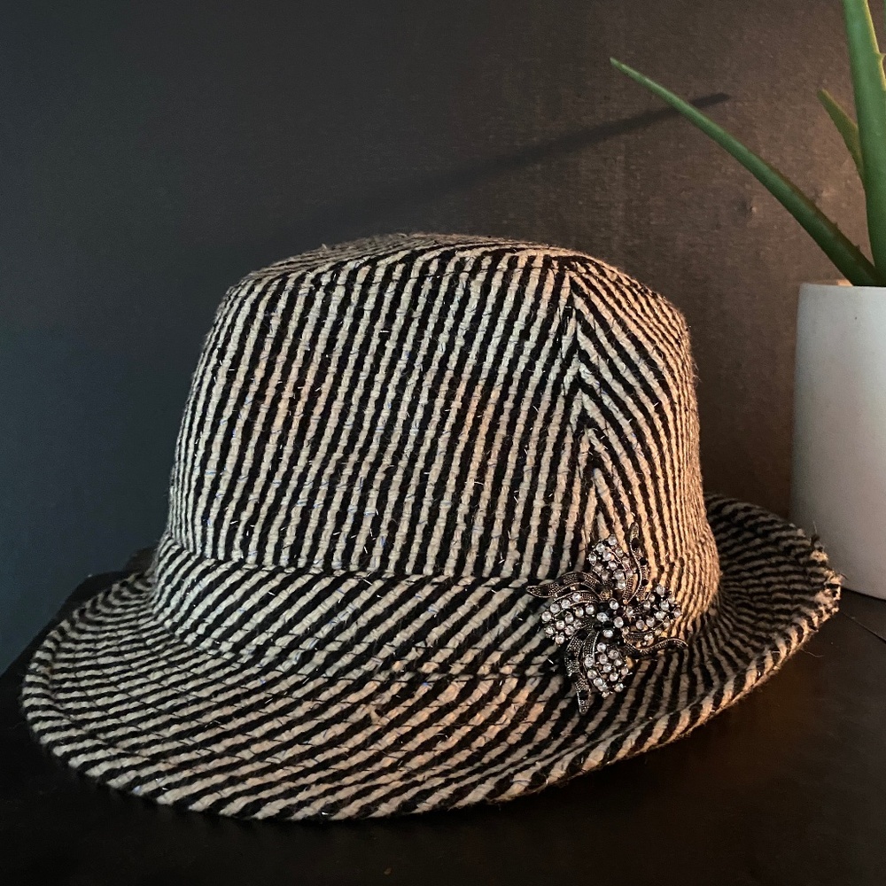 VTG XOXO Black & White Striped Wool Blend Fedora Hat with Sparkly Brooch